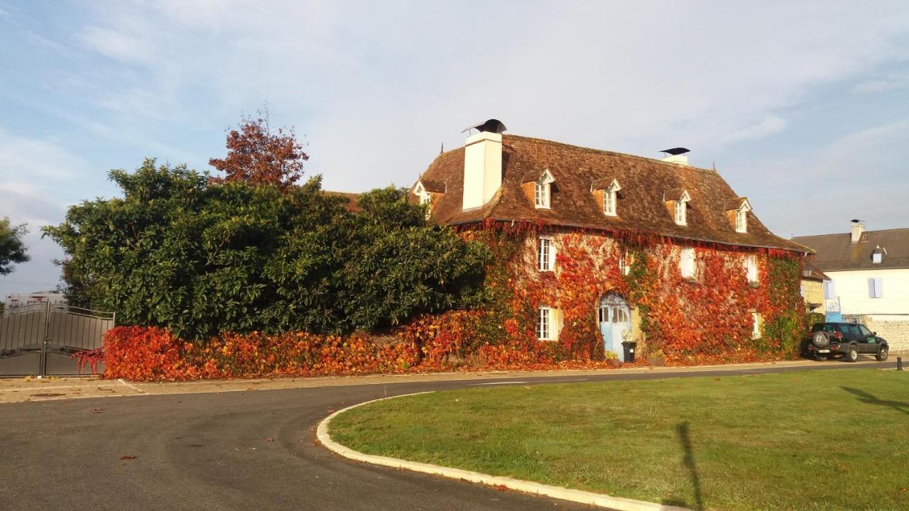 Gite de 6 à 14 pers avec Piscine-Jacuzzi- Salle des fêtes Bastanes Exterior foto