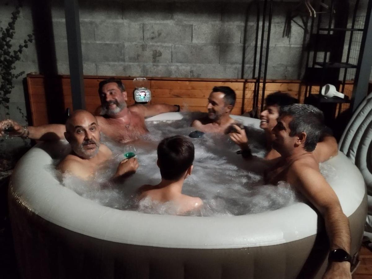 Gite de 6 à 14 pers avec Piscine-Jacuzzi- Salle des fêtes Bastanes Exterior foto